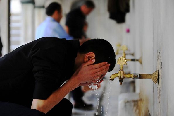 Habib Umar bin Hasan Al-Haddad membutuhkan 1 jam hanya untuk wudhu